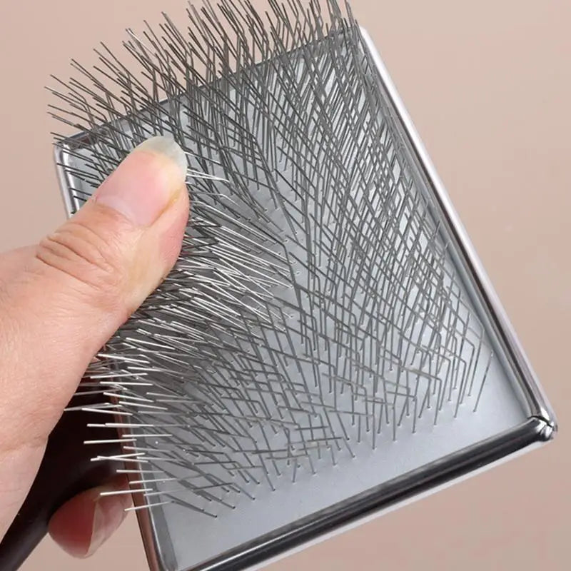 Shedding slicker brush close-up